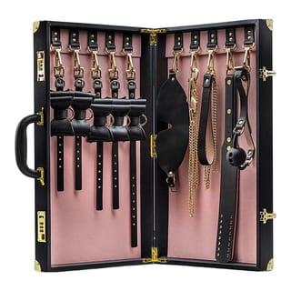 Mallette kit BDSM Blush Temptasia Safe Word - 10 pièces Mallette kit BDSM Blush Temptasia Safe Word - 10 pièces