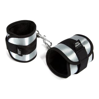 Menottes souples Totally His - Fifty Shades of Grey Menottes souples Totally His - Fifty Shades of Grey