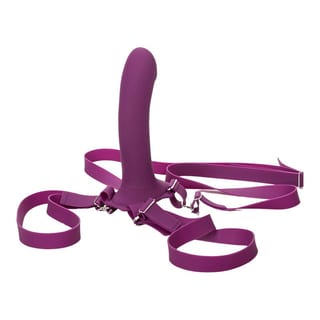 CalExotics ME2 Rumbler vibrierender Gürteldildo für Frauen - 16 cm CalExotics ME2 Rumbler vibrierender Gürteldildo für Frauen - 16 cm